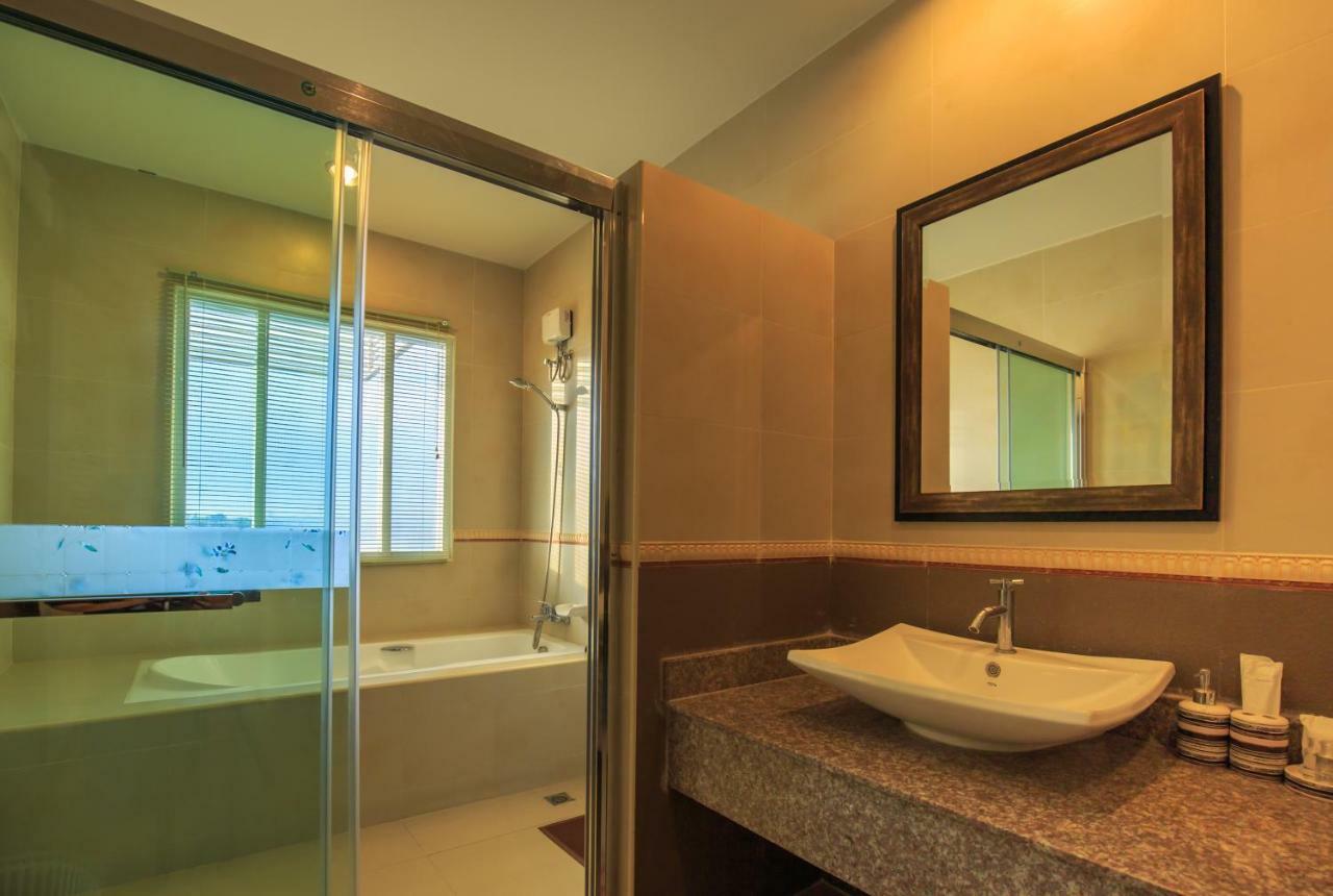 Hotel Kwan Ruen Park Nakhonratchasima Exterior foto